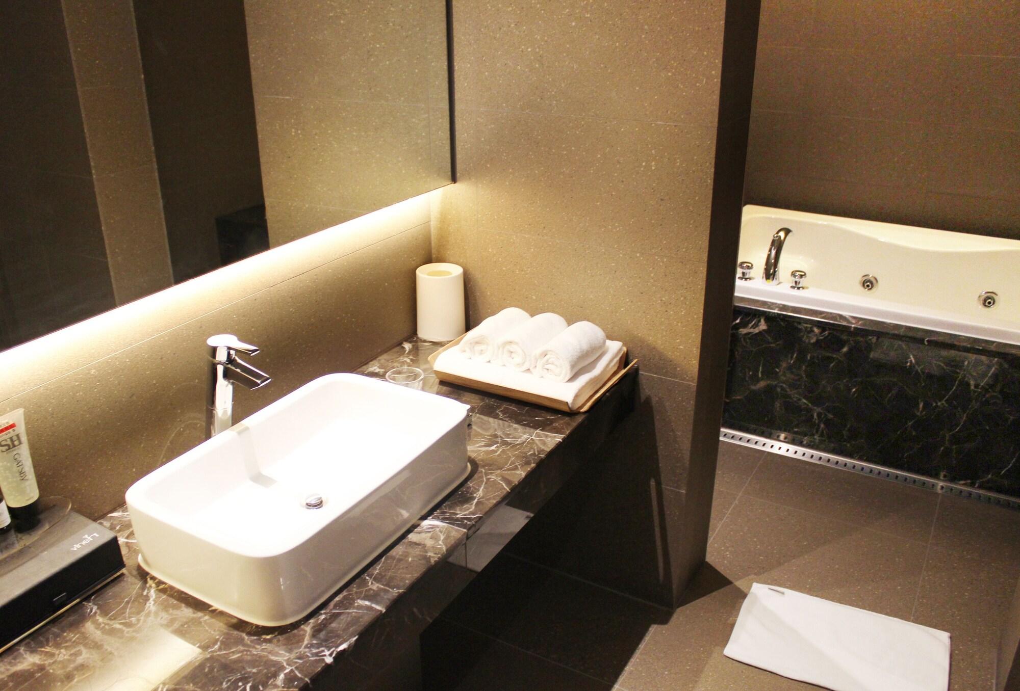 Hotel Vine Сеонгнам Екстериор снимка