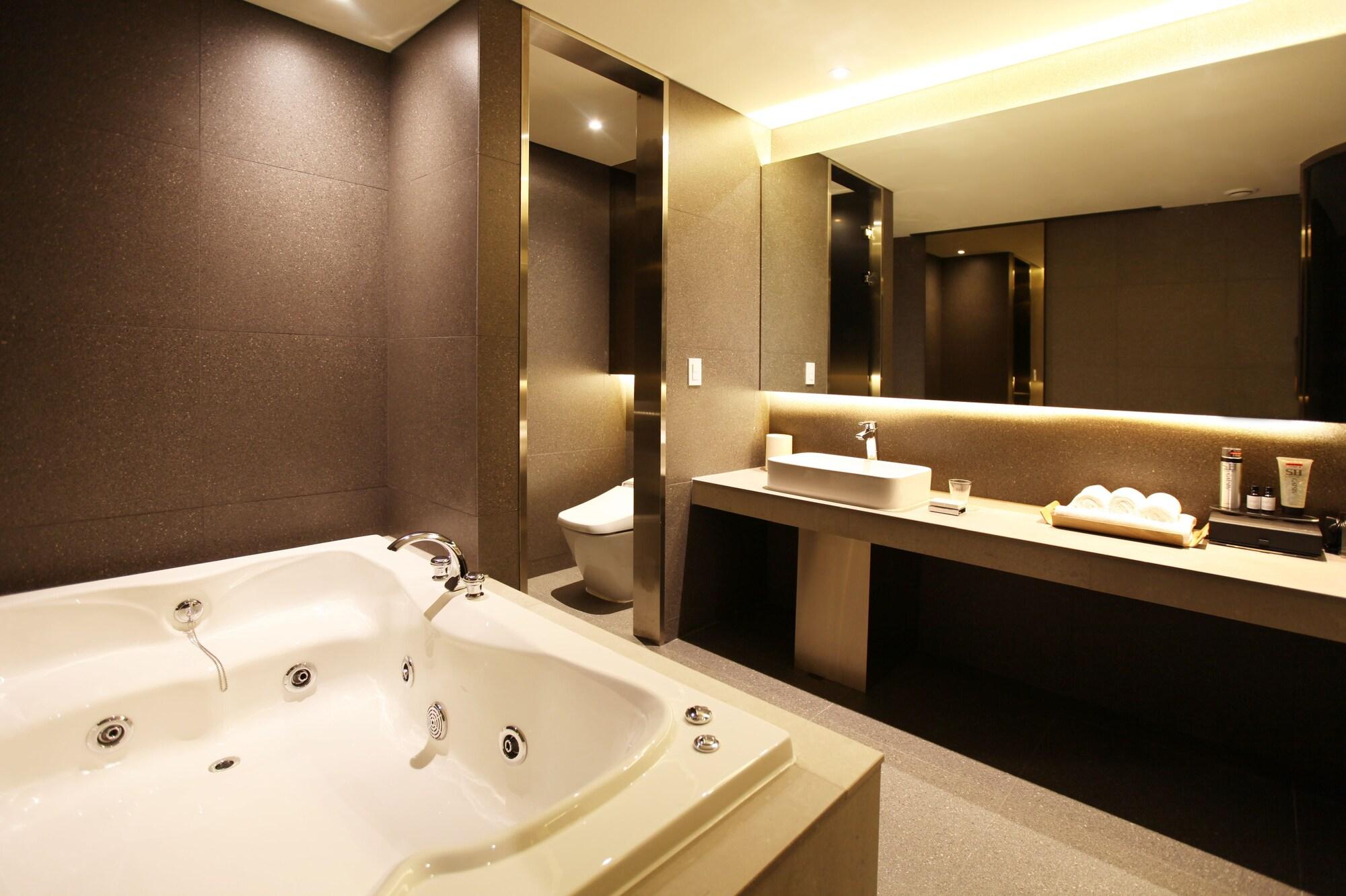 Hotel Vine Сеонгнам Екстериор снимка