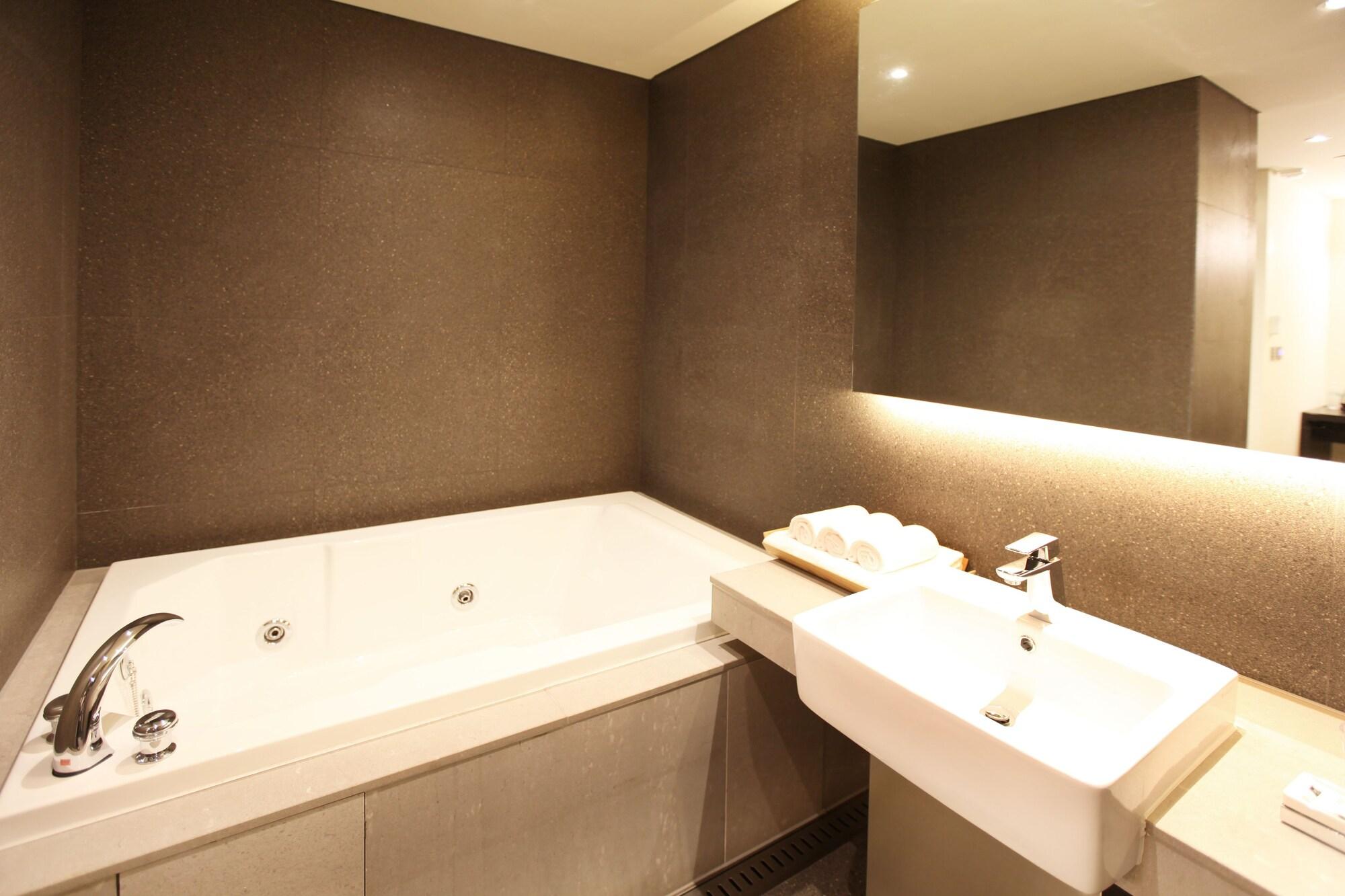 Hotel Vine Сеонгнам Екстериор снимка