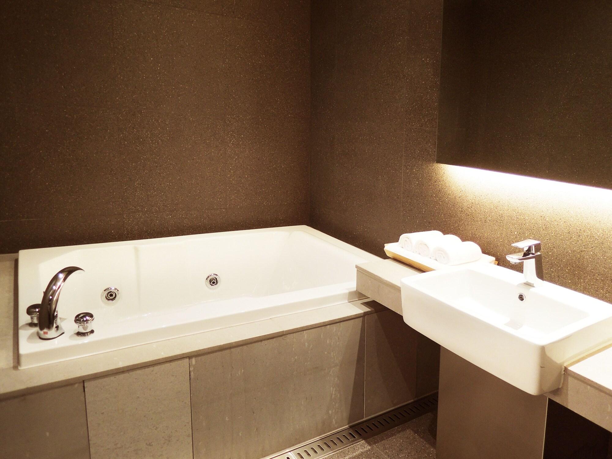 Hotel Vine Сеонгнам Екстериор снимка